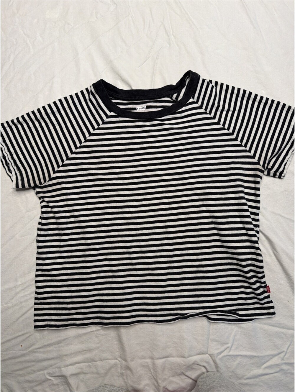 Levi’s Women’s S Black And White Striped Crop T Shirt Short Sleeve Top 379